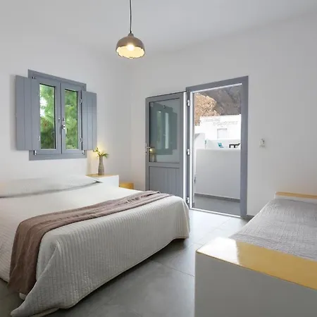 Perissa Beach Economy Rooms *