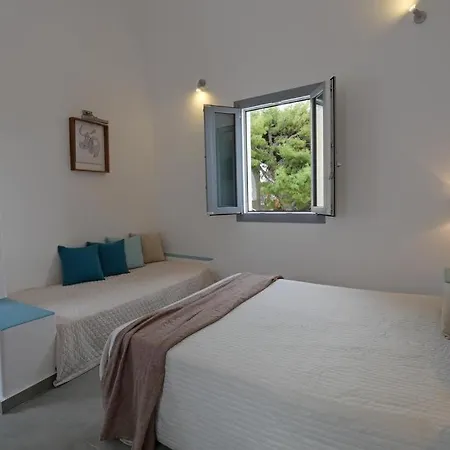 Perissa Beach Economy Rooms Apartment